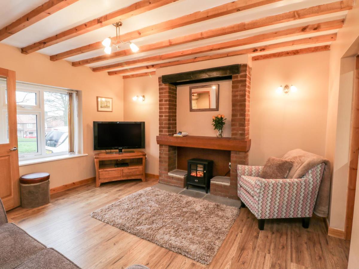 Barnaby Cottage Ярм Екстериор снимка